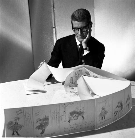 Les croquis signés Yves Saint Laurent 